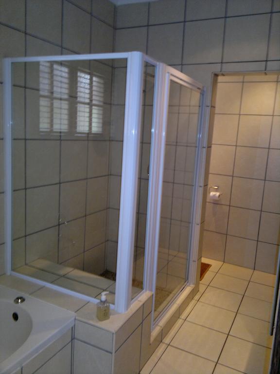 Oasis Shanti Backpackers Oudtshoorn Room photo