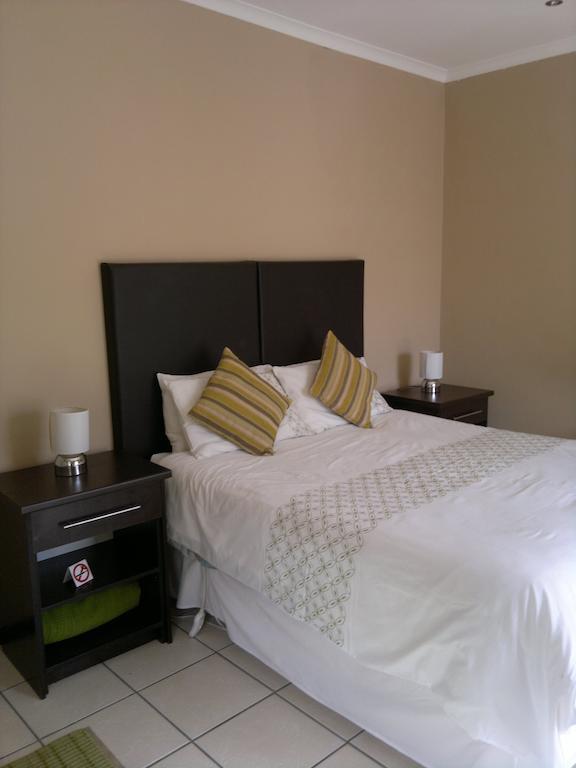 Oasis Shanti Backpackers Oudtshoorn Room photo