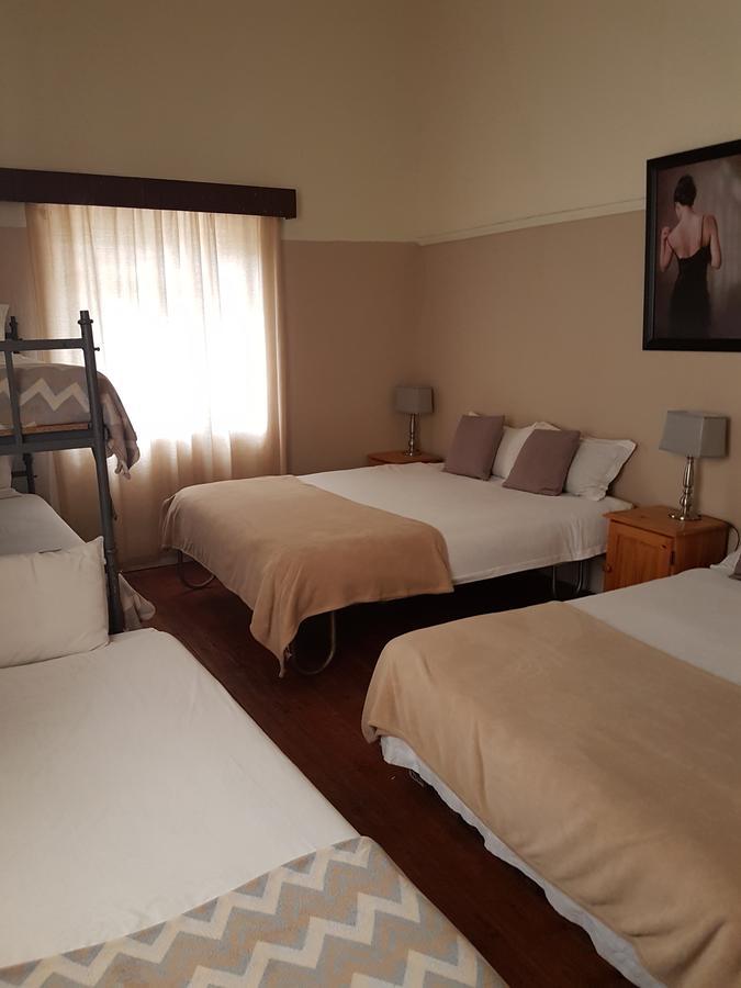 Oasis Shanti Backpackers Oudtshoorn Exterior photo