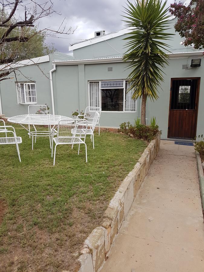 Oasis Shanti Backpackers Oudtshoorn Exterior photo