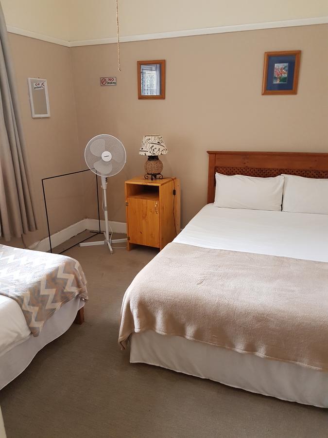 Oasis Shanti Backpackers Oudtshoorn Exterior photo