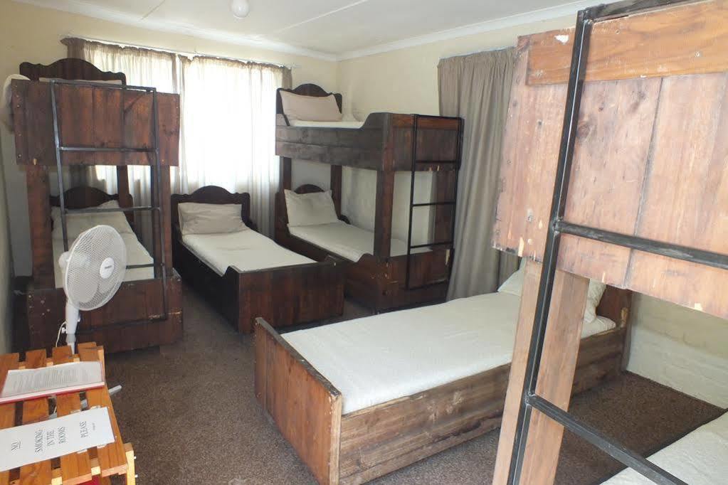 Oasis Shanti Backpackers Oudtshoorn Exterior photo